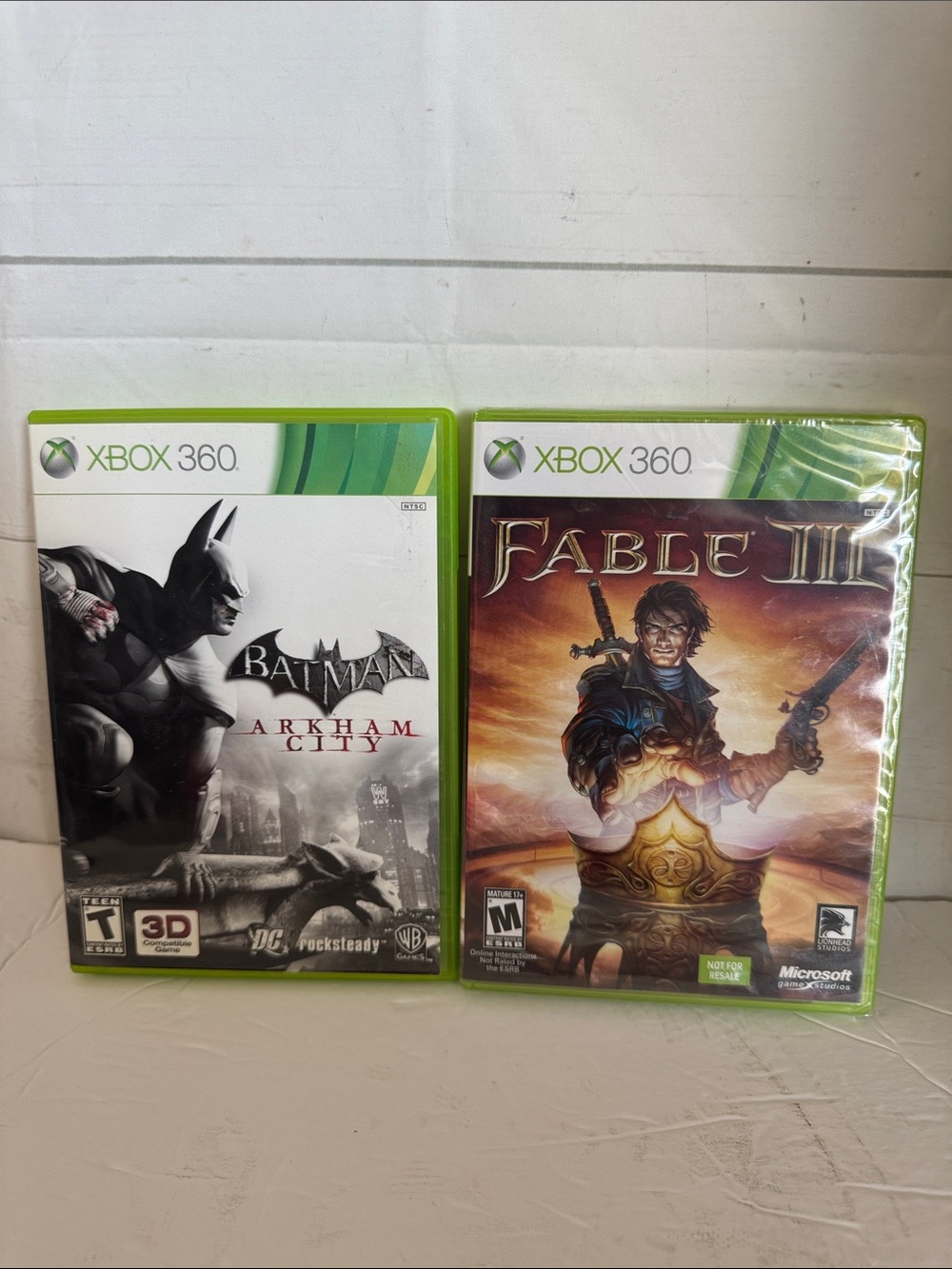 Xbox 360 Batman: Arkham City & Fable II Video Game Bundle - Green Cases